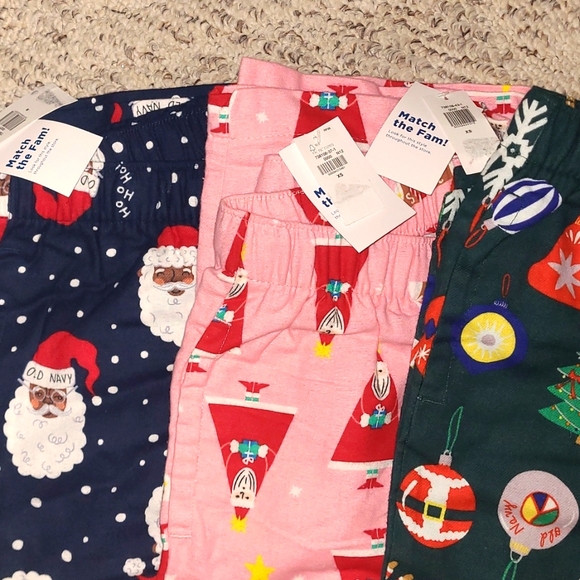 Old Navy Flannel Holiday Lounge Pants - Picture 2 of 3
